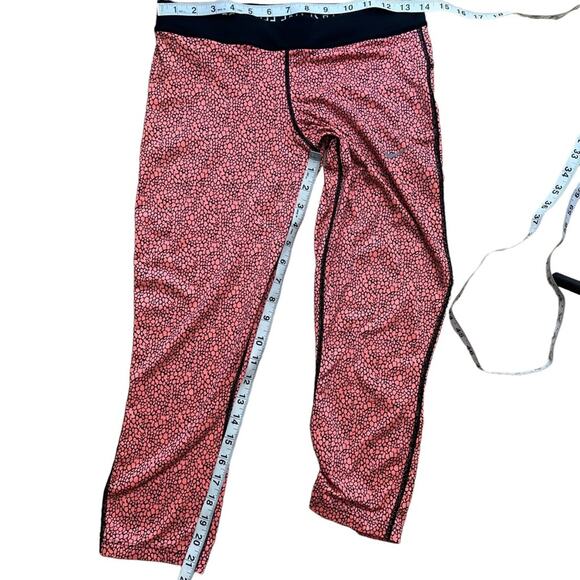 Nike Dri-Fit Cropped Athletic Leggings Size Medium - Picture 4 of 8